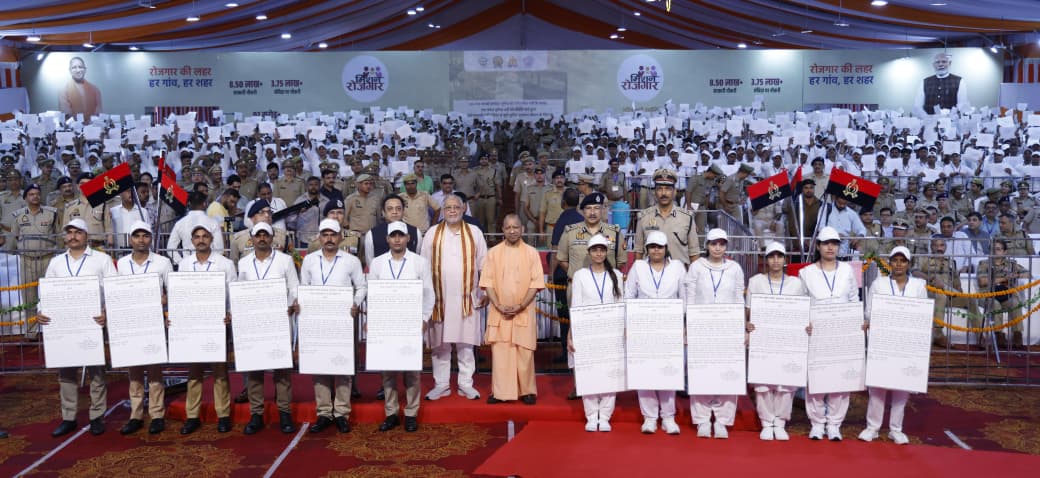 लखनऊ:उत्तर प्रदेश पुलिस में नई भर्ती: 1,374 सहायक परिचालकों एवं 120 कर्मशाला कर्मचारियों को नियुक्ति-पत्र वितरित