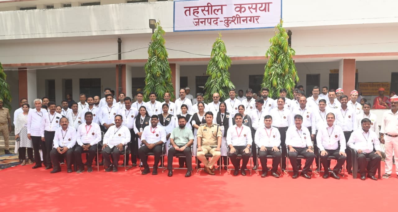 कुशीनगर:जिलाधिकारी ने ड्रेस कोड लागू कर तहसील दिवस में पेश की अनुशासन की मिसाल।