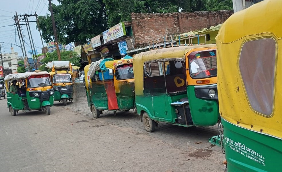 फर्रुखाबाद:शहर में अवैध टैम्पो अड्डों की भरमार ,  किसकी शह पर बन रहा जाम का सबब ?