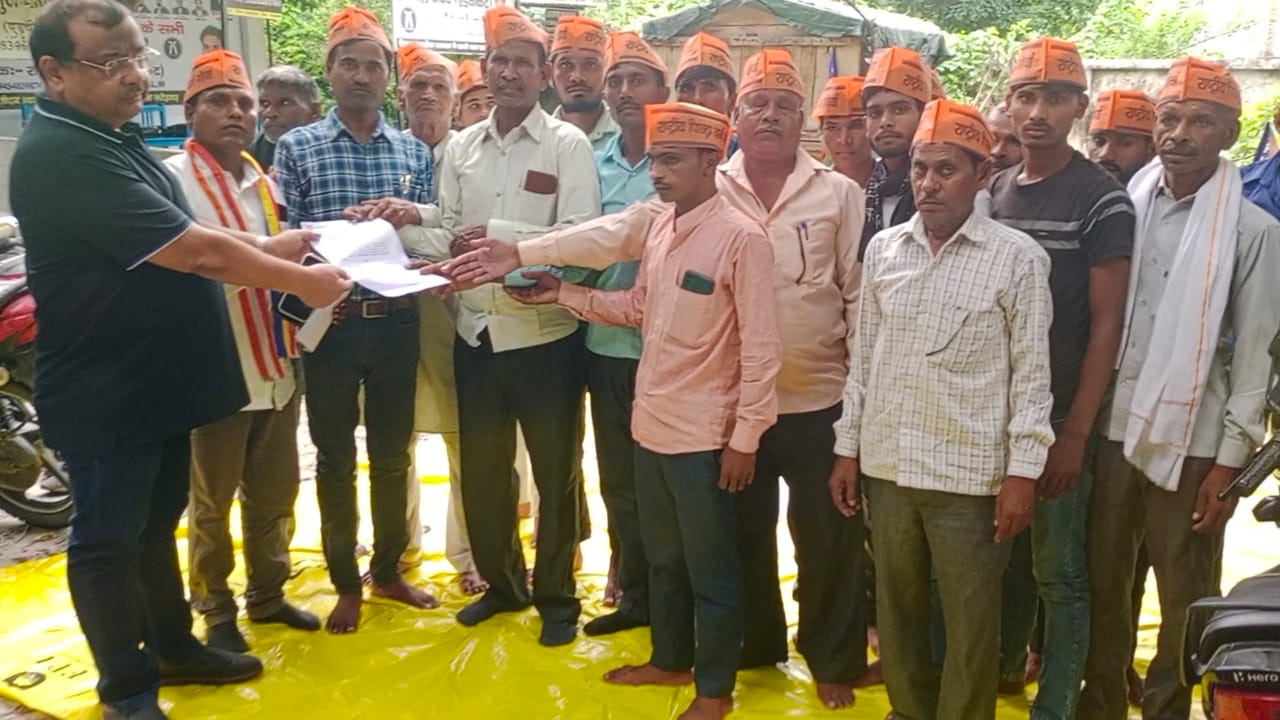 फर्रुखाबाद:ओबीसी पर हो रहे अत्याचार के विरोध में भारतीय पिछड़ा वर्ग मोर्चा ने सिटी मजिस्ट्रेट को सौंपा ज्ञापन।