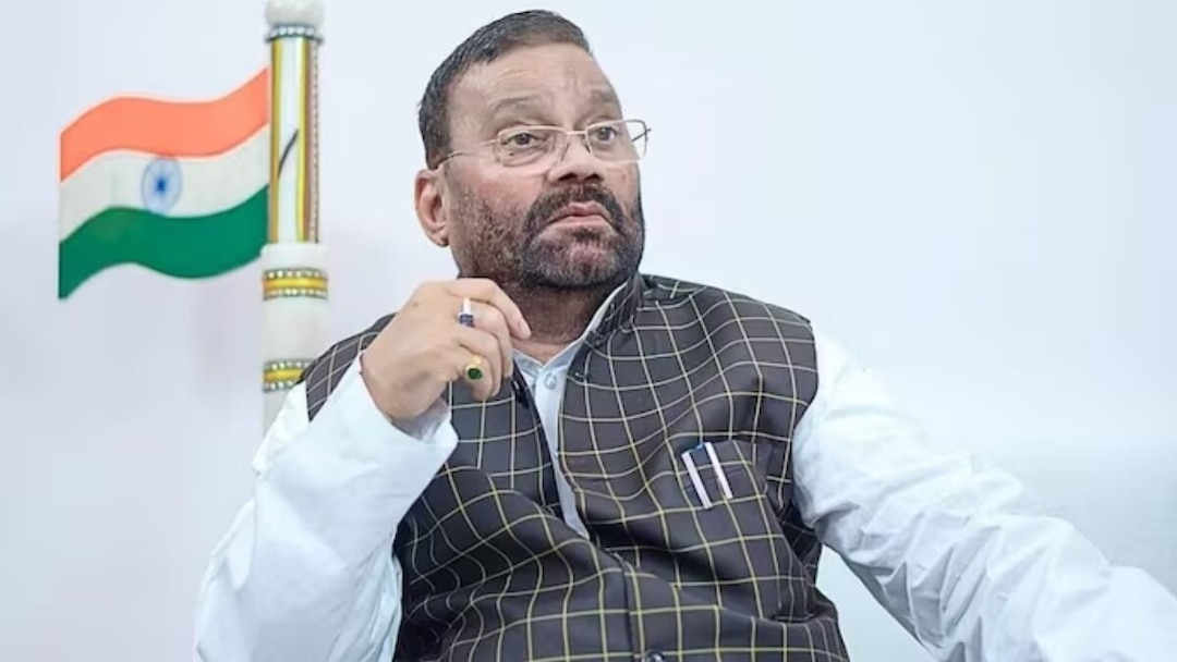 लखनऊ:मतदाता सूची में गड़बड़ी पर गरमाई सियासत: स्वामी प्रसाद मौर्य ने निर्वाचन आयोग को ठहराया जिम्मेदार।