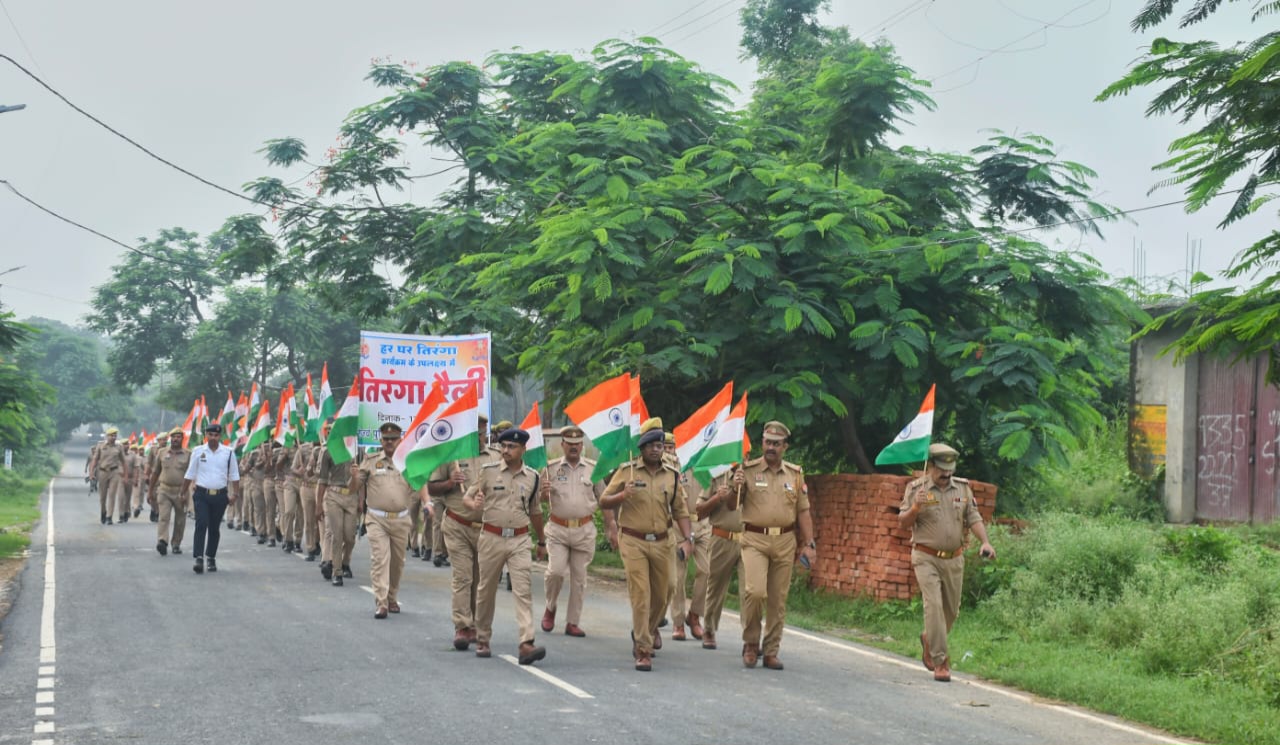 कन्नौज:हर घर तिरंगा अभियान के तहत कन्नौज पुलिस की भव्य तिरंगा यात्रा रैली, देशभक्ति के रंग में रंगा शहर।