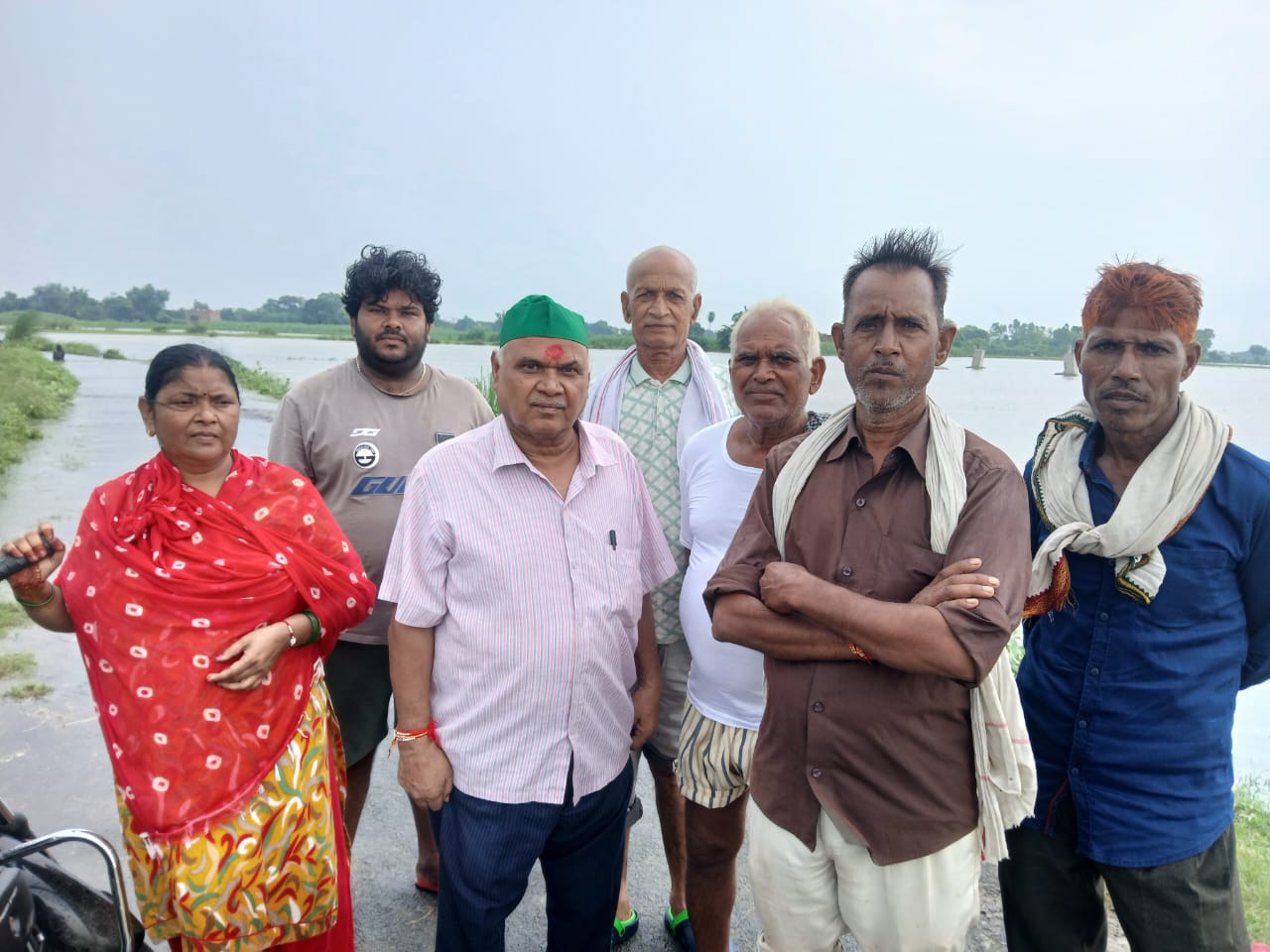 फर्रुखाबाद:कायमगंज-कंपिल क्षेत्र में भीषण बाढ़ से तबाही, भाकियू स्वराज ने बंधा निर्माण व किसानों को मुआवजे की मांग की