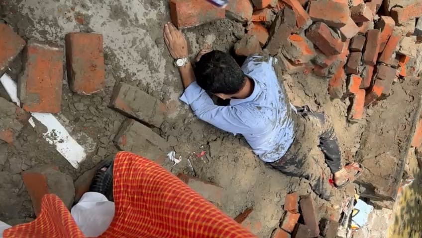 गोरखपुर में दर्दनाक हादसा, वन विभाग की जर्जर दीवार गिरने से कांस्टेबल की मौत
