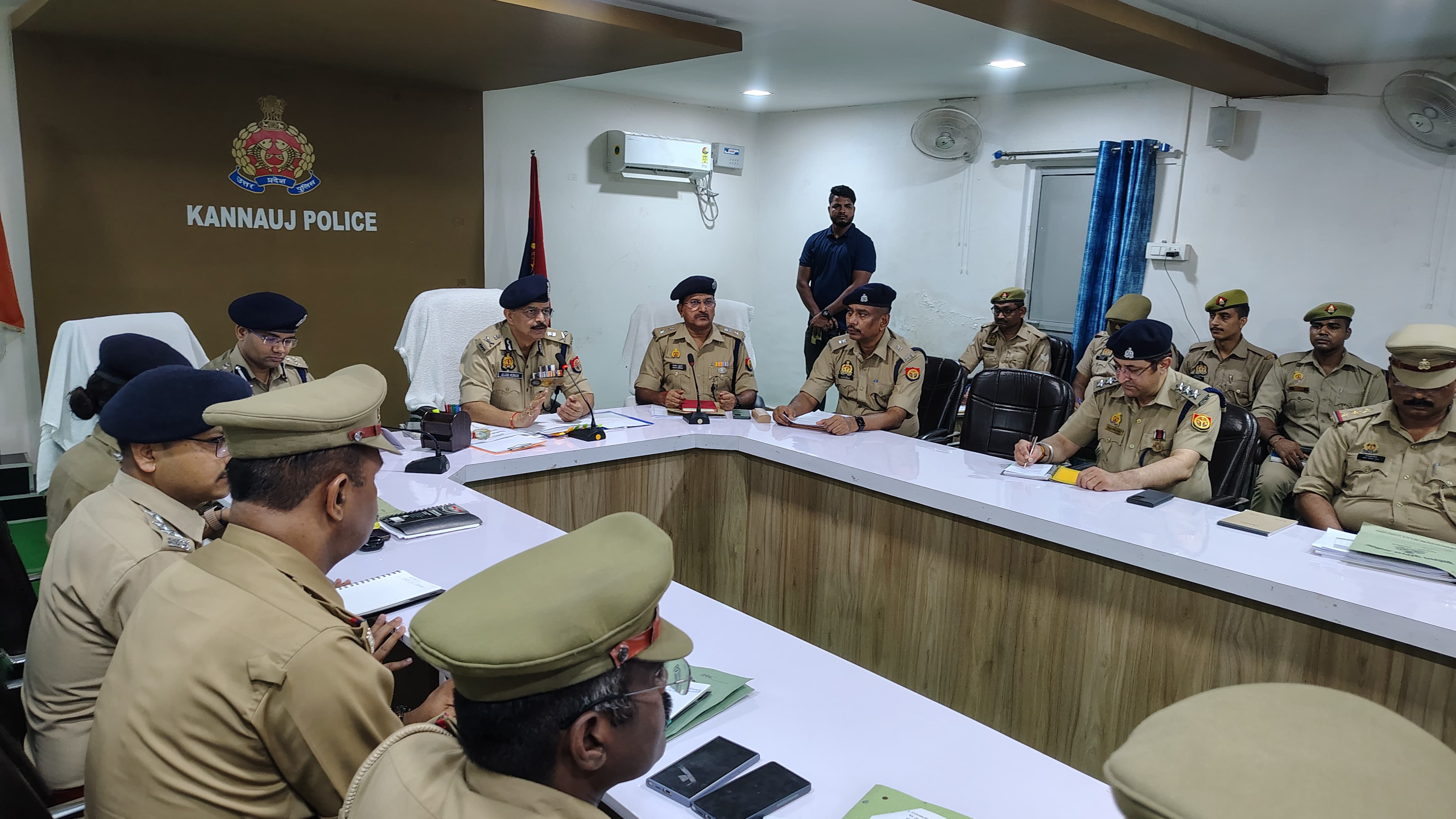 कन्नौज में कानून व्यवस्था सुदृढ़ करने हेतु उच्चस्तरीय गोष्ठी, साइबर क्राइम और महिला सुरक्षा पर जोर
