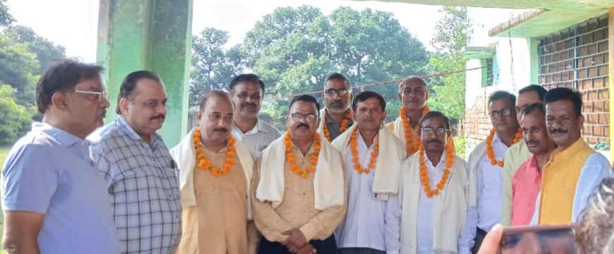 फर्रुखाबाद:स्वतंत्रता दिवस पर आलू विकास सहकारी संघ में ध्वजारोहण व सम्मान समारोह