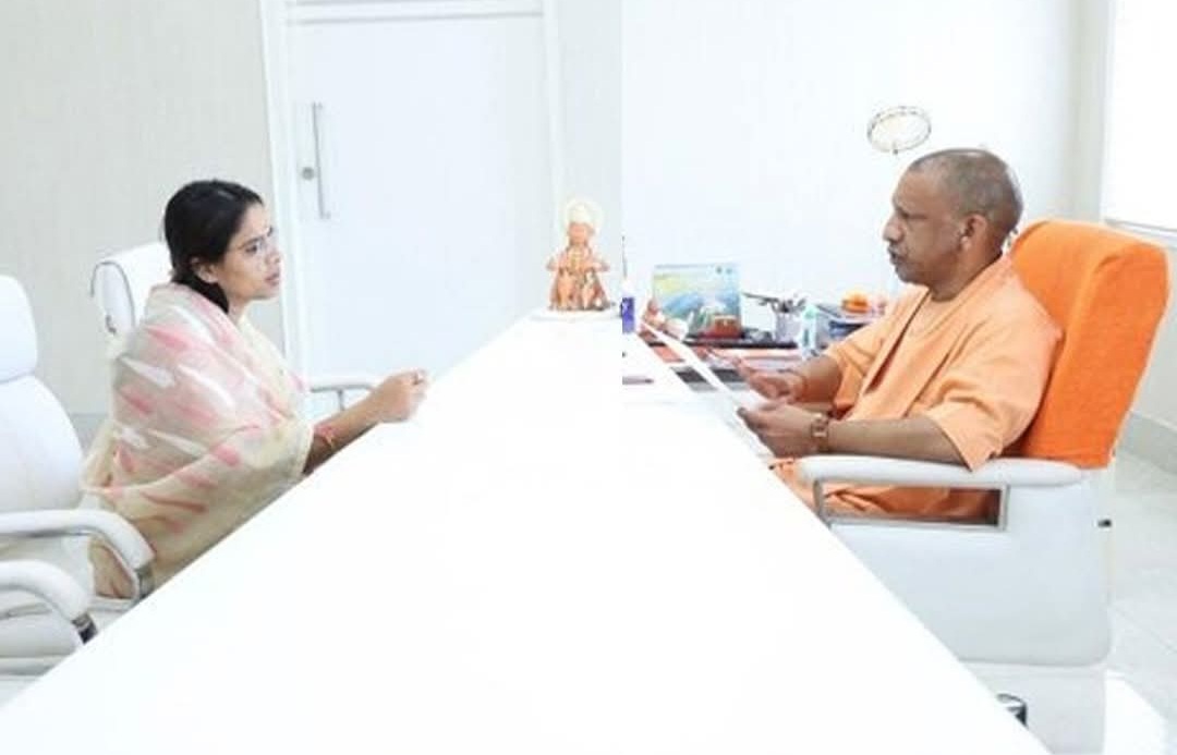 लखनऊ:सपा से निष्कासित विधायक पूजा पाल ने मुख्यमंत्री योगी आदित्यनाथ से की मुलाकात, राजनीतिक गलियारों में चर्चाओं का दौर तेज