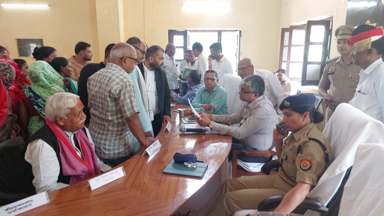 फर्रूखाबाद में सम्पूर्ण समाधान दिवस, कुल 52 शिकायतें दर्ज – जिलाधिकारी ने अधिकारियों को समयबद्ध निस्तारण के निर्देश दिए