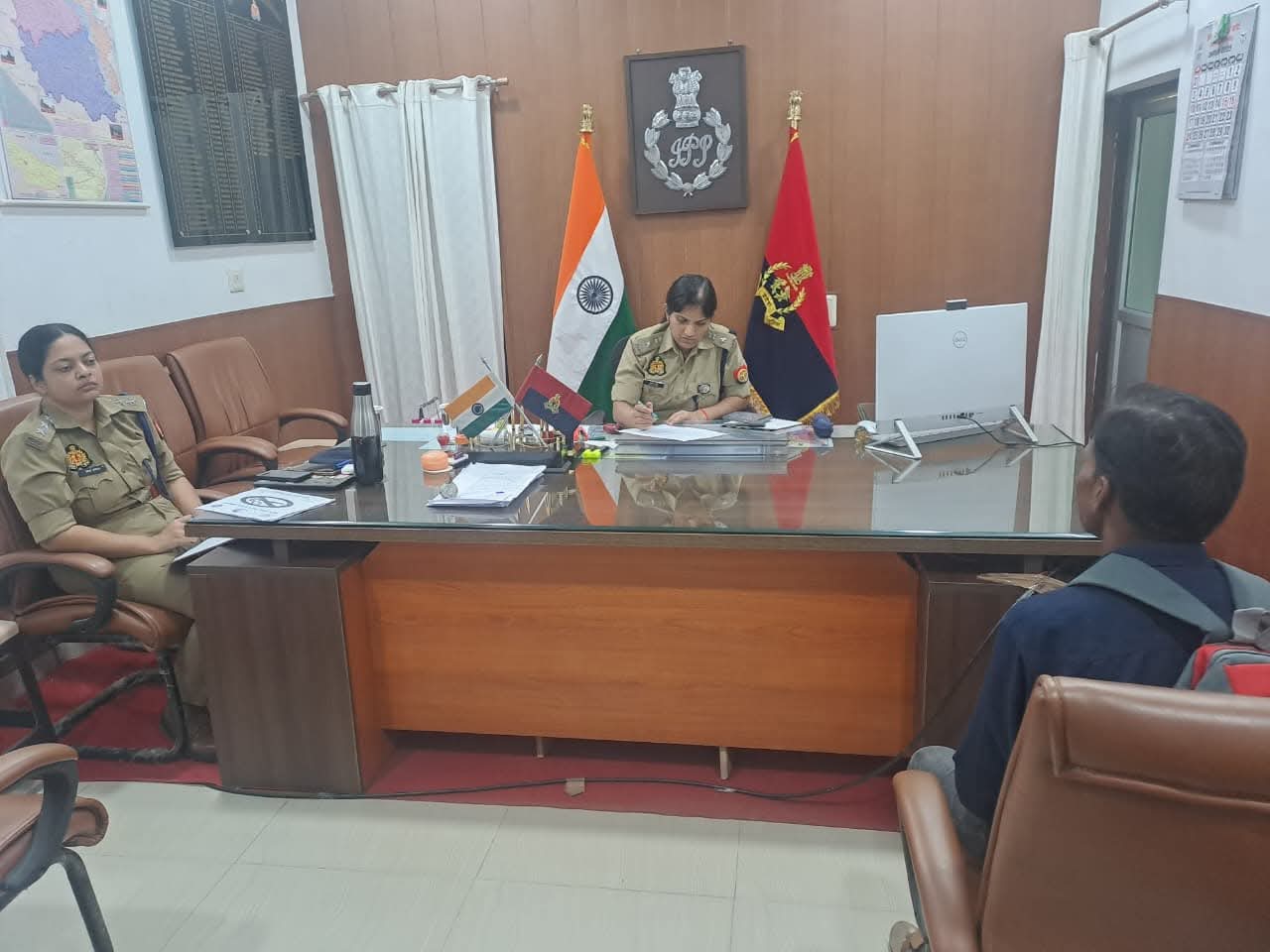 फर्रुखाबाद:पुलिस अधीक्षक आरती सिंह ने वर्चुअल जनसुनवाई में सुनी फरियादें।