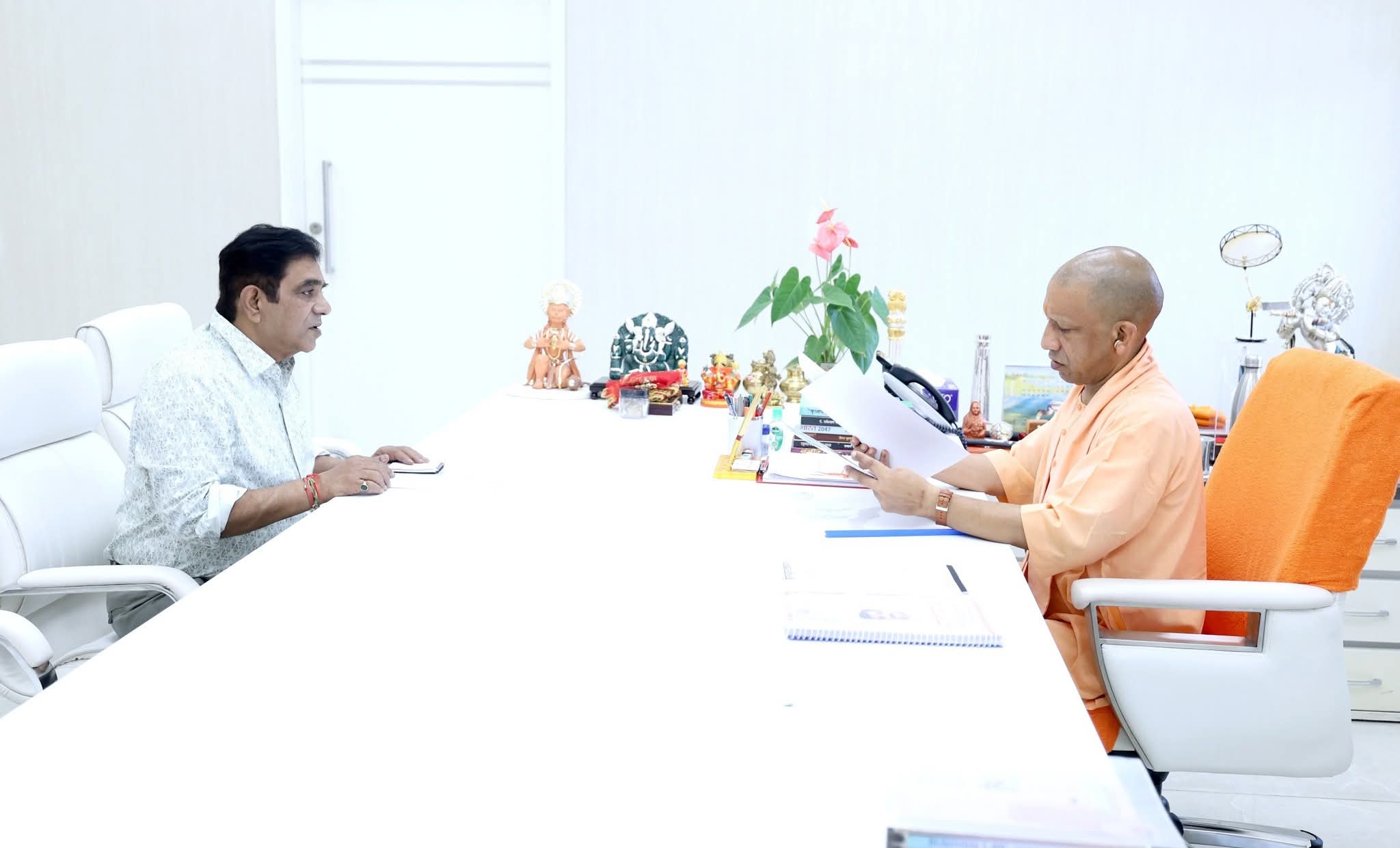 फर्रुखाबाद:सदर विधायक ने मुख्यमंत्री योगी आदित्यनाथ से की मुलाकात, बाढ़ राहत कार्यों और विकास परियोजनाओं पर हुई चर्चा