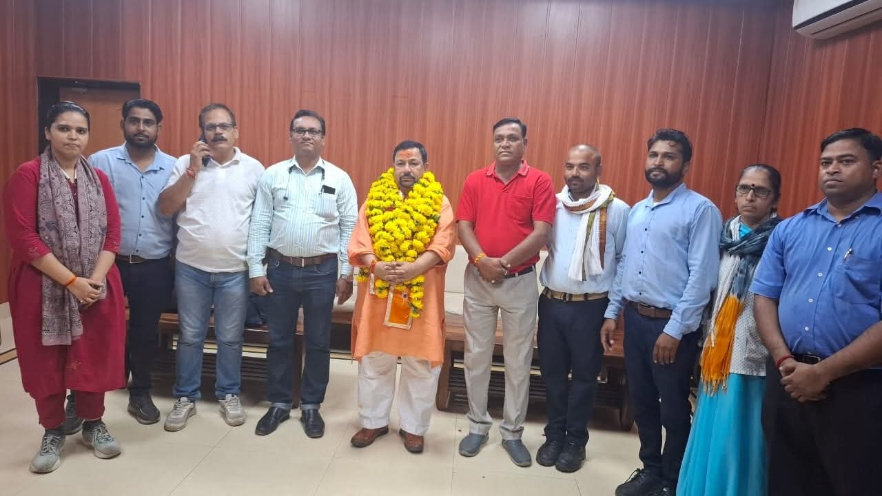 फर्रुखाबाद:उज्जैन जंक्शन पर सांसद मुकेश राजपूत ने रेलवे एसोसिएशन पदाधिकारियों संग की बैठक