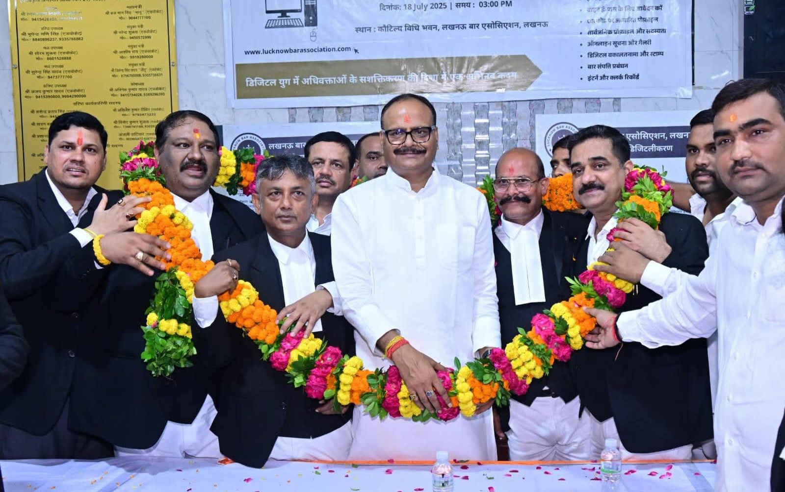 लखनऊ:उपमुख्यमंत्री बृजेश पाठक ने अधिवक्ताओं के लिए निःशुल्क एंबुलेंस व गोदावरी अधिवक्ता चैंबर्स का किया लोकार्पण।