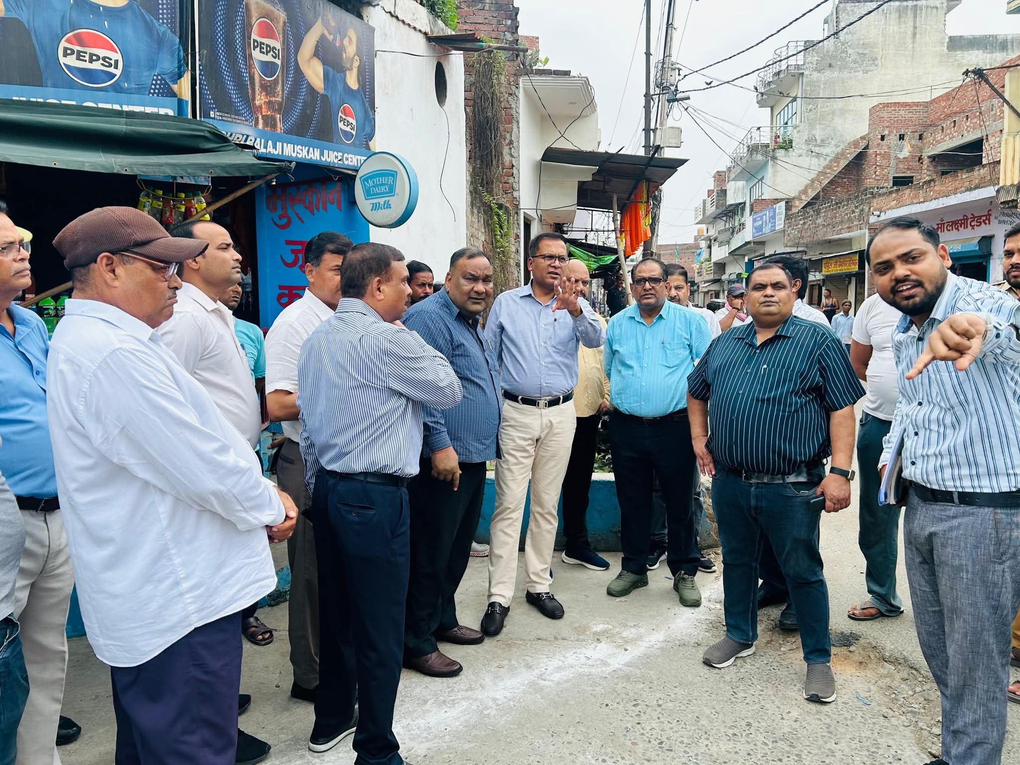 शाहजहांपुर में लोहार चौराहे का निरीक्षण, सड़क चौड़ीकरण और अंडरग्राउंड विद्युत लाइन का काम जल्द शुरू।