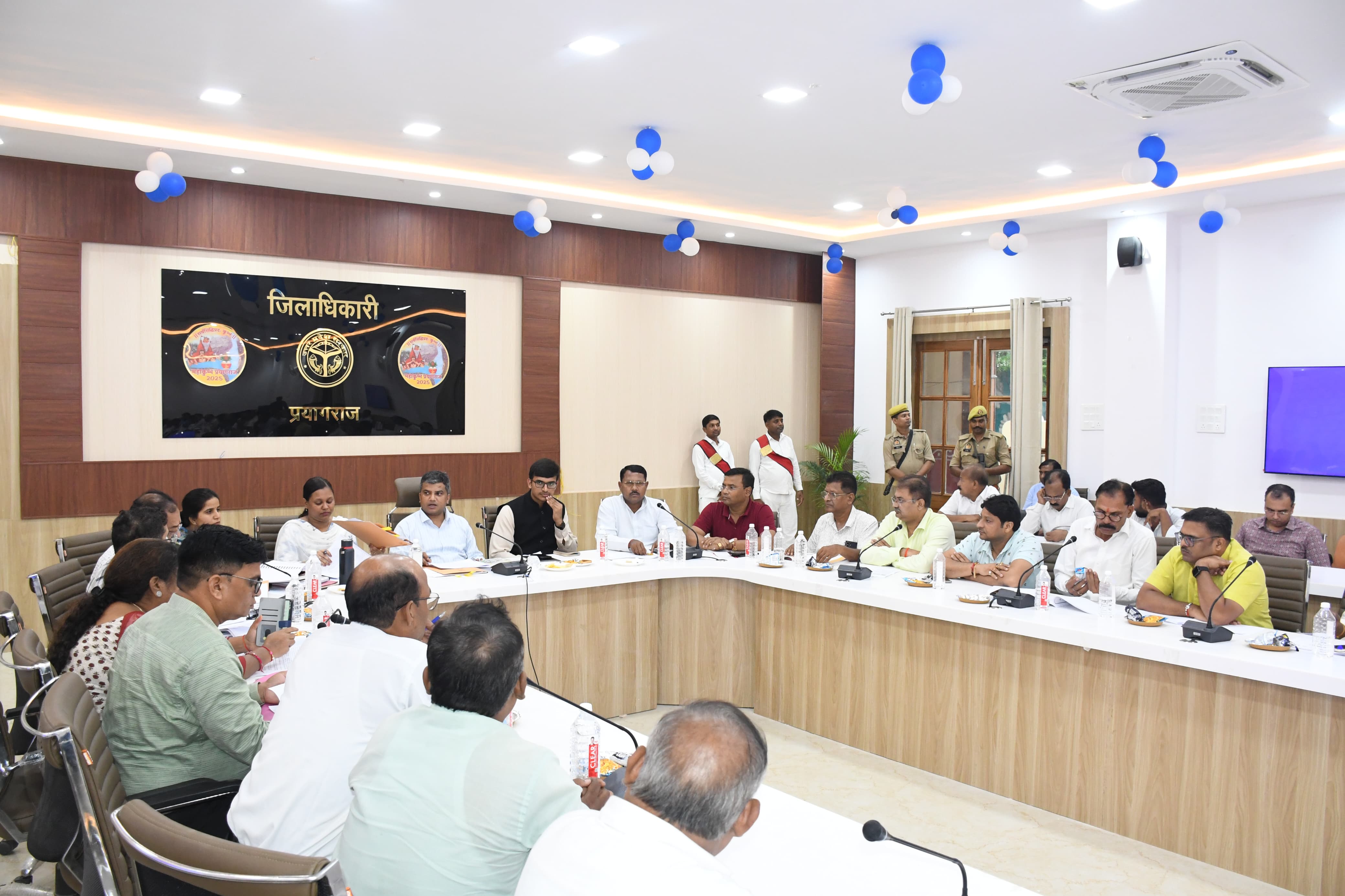 प्रयागराज : जिलाधिकारी की अध्यक्षता में जिला उद्योग बंधु व व्यापार बंधु की बैठक सम्पन्न