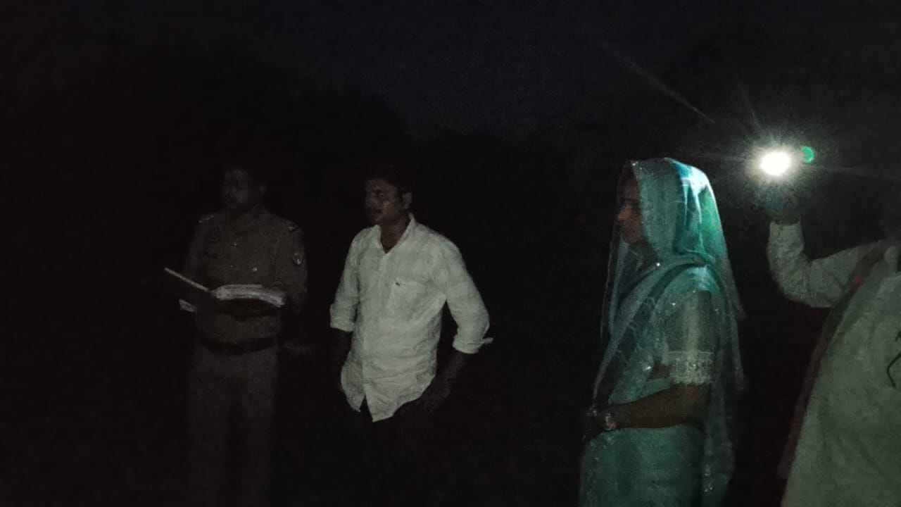 बरेली जनपद के थाना फतेहगंज पश्चिमी पुलिस ने पीड़ित को धमाका कर अपने आप लिखी तहरीर पीड़ित की दी तहरीर पर नहीं लिखा मुकदमा ।