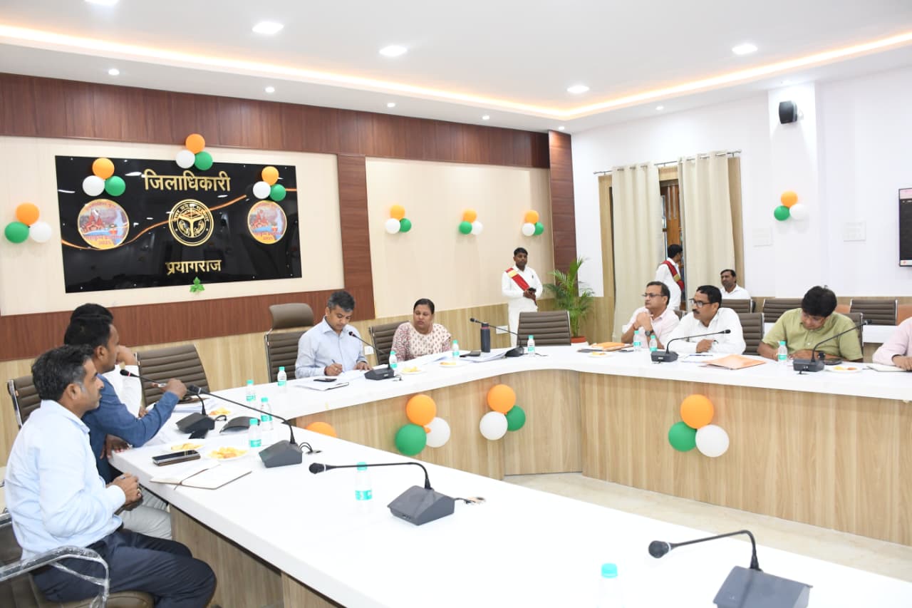 प्रयागराज : जिलाधिकारी की अध्यक्षता में श्रम विभाग के द्वारा संचालित योजनाओं की समीक्षा बैठक सम्पन्न