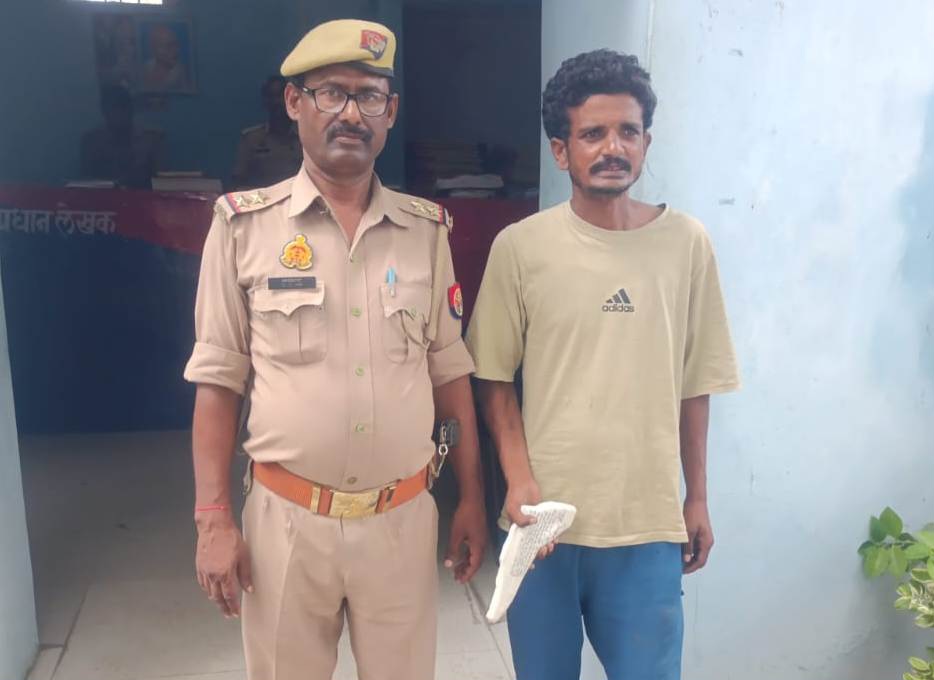 फर्रुखाबाद:कमालगंज पुलिस ने अवैध तमंचे के साथ अभियुक्त को किया गिरफ्तार