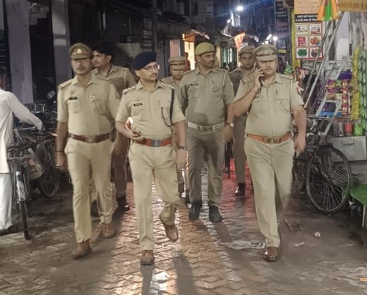 कन्नौज में शांति व्यवस्था को लेकर पुलिस का पैदल गश्त
