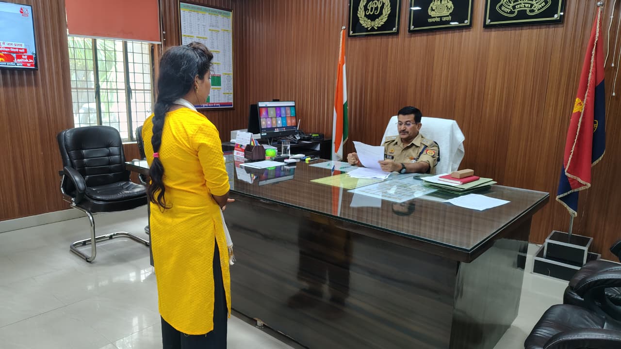 कन्नौज: पुलिस अधीक्षक ने जनता दर्शन में सुनी समस्याएं, अधिकारियों को दिए त्वरित कार्रवाई के निर्देश