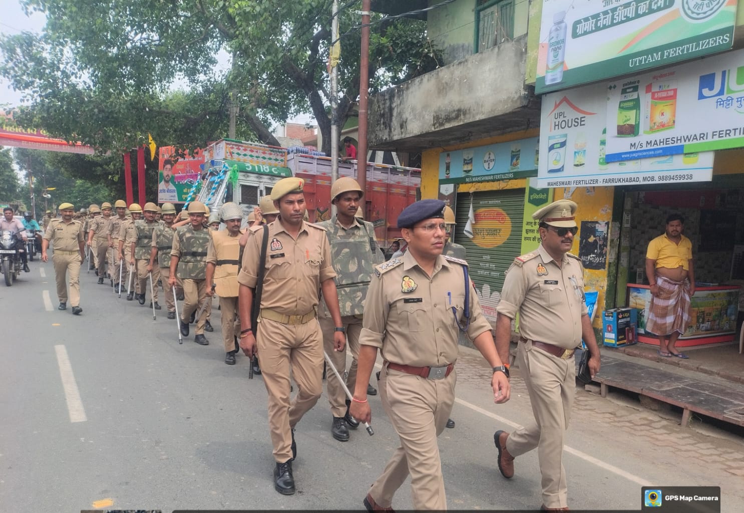 फर्रुखाबाद:आगामी त्योहारों को लेकर कमालगंज पुलिस ने किया फ्लैग मार्च