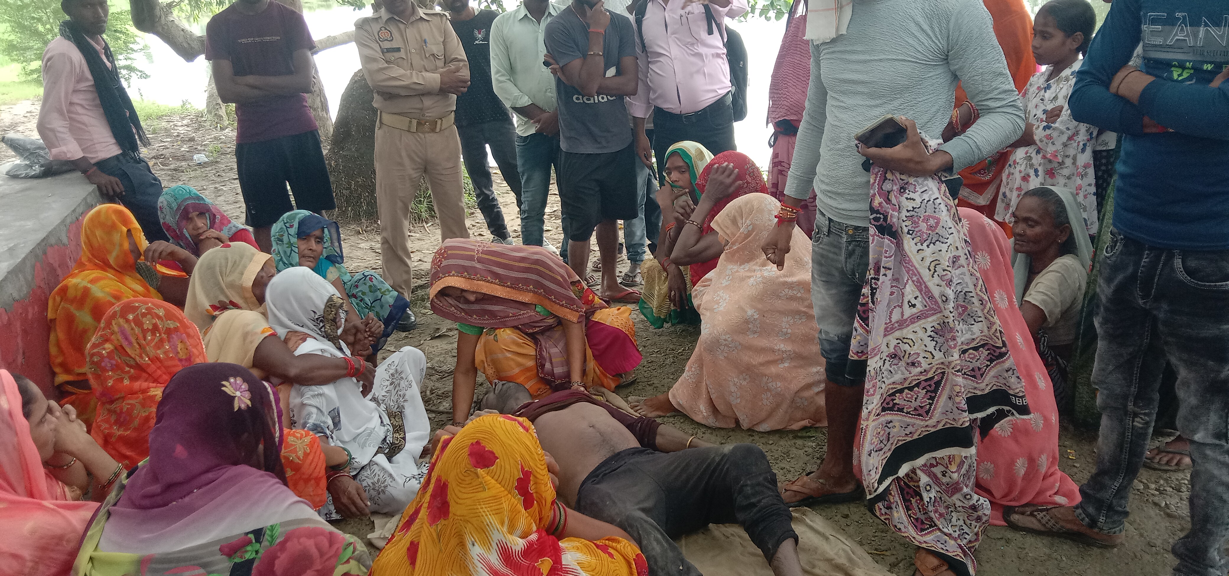 पीलीभीत: ग्राम पंचायत मीरपुर हर्रायपुर के तालाब में एक युवक की डूबकर हुई मौत।