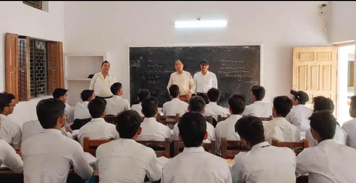 लखीमपुर खीरी - सरस्वती विद्या निकेतन इण्टर कॉलेज का छात्र सीआरपीएफ में चयनित