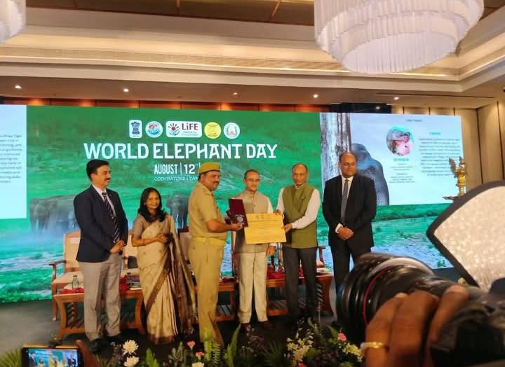लखीमपुर खीरी : दुधवा टाइगर रिजर्व के महावत इरशाद अली को मिला गज गौरव सम्मान