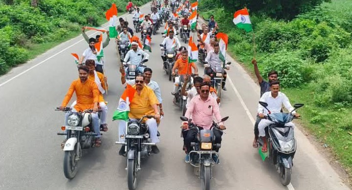 लखीमपुर खीरी : भाजपा जिला संगठन के निर्देशानुसार मंडल बिजुआ में निकली गई तिरंगा यात्रा
