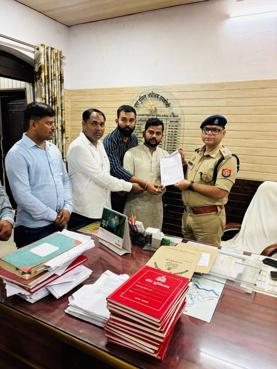 रायबरेली: मौर्य संगठन व समाज के सैकड़ो लोगों ने पुलिस अधीक्षक को ज्ञापन सौंपा