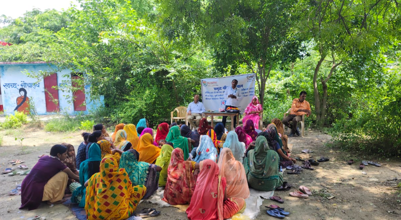 ब्लॉक बिधूना औरैया में लोगों को प्रधान मंत्री सुकन्या समृद्धि योजना की जानकारी दी गई।