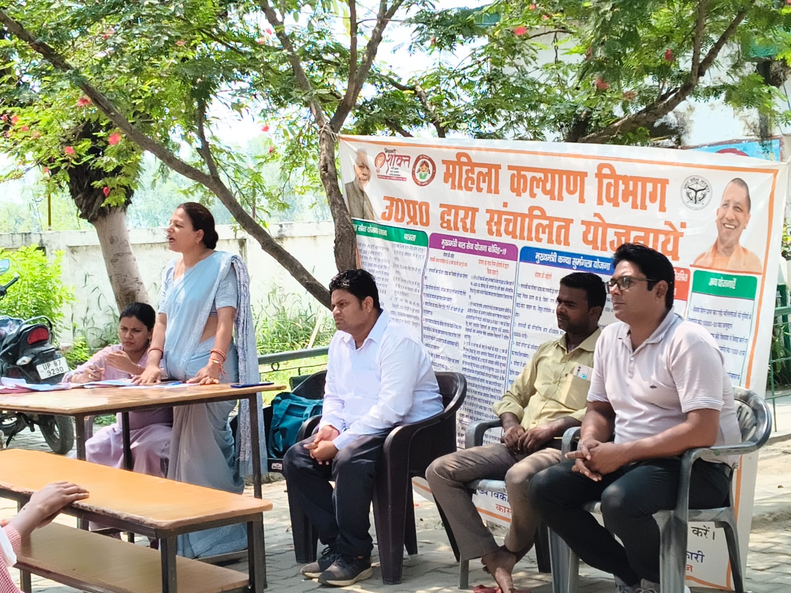 कासगंज: जिला प्रोबेशन अधिकारी सुश्री पल्लवी सिंह के दिशा-निर्देश पर ग्राम अजीतपुर में बाल संरक्षण जागरूकता कार्यक्रम आयोजित