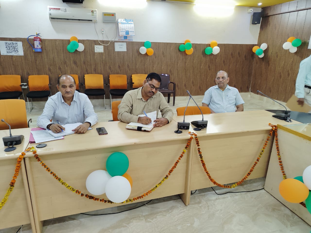 कासगंज :समस्त सहायक निर्वाचक रजिस्ट्रीकरण अधिकारियों को विशेष गहन पुनरीक्षण, मतदाता सूची एवं ईआओ नेट के संबंध में प्रशिक्षण प्रदान किया