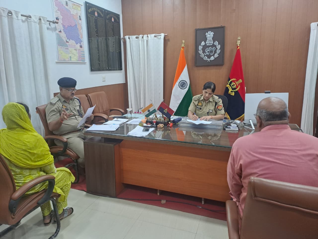 फर्रुखाबाद:एसपी आरती सिंह ने वर्चुअल जनसुनवाई कर सुनी आम जनता की समस्याएँ।