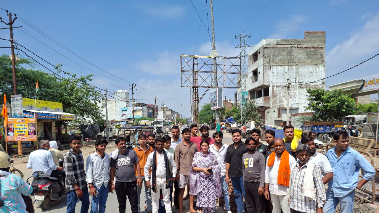 मथुरा:गोवर्धन में मूर्ति स्थापना को लेकर उठा विवाद, समाज ने महात्मा फुले दंपत्ति की प्रतिमा लगाने की रखी मांग
