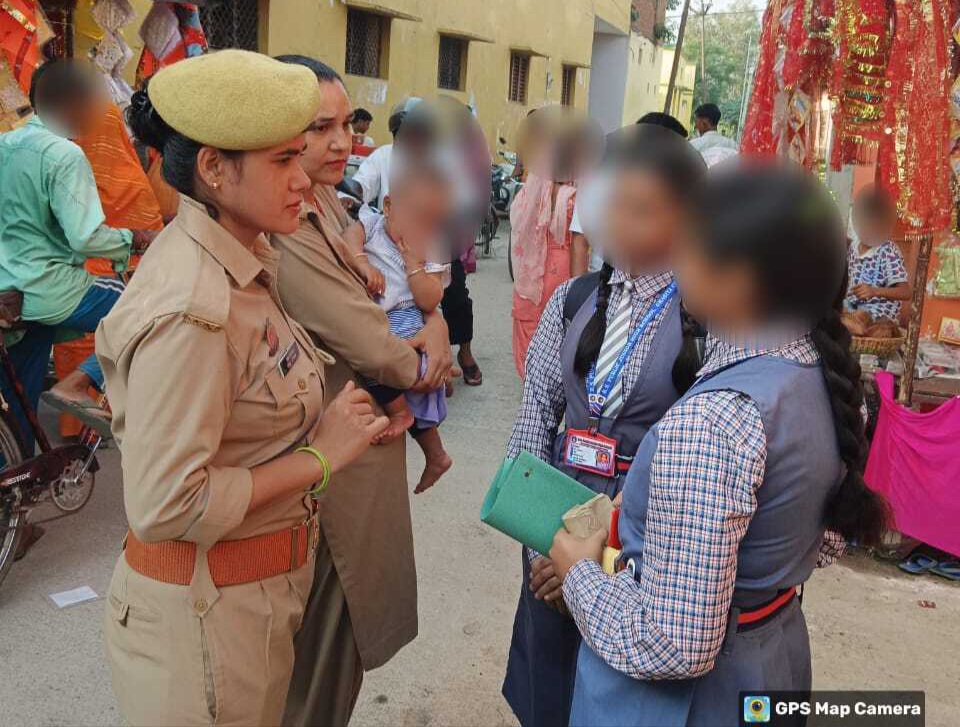 फर्रुखाबाद:मिशन शक्ति 5.0 के तहत कायमगंज पुलिस ने महिलाओं को किया जागरूक।