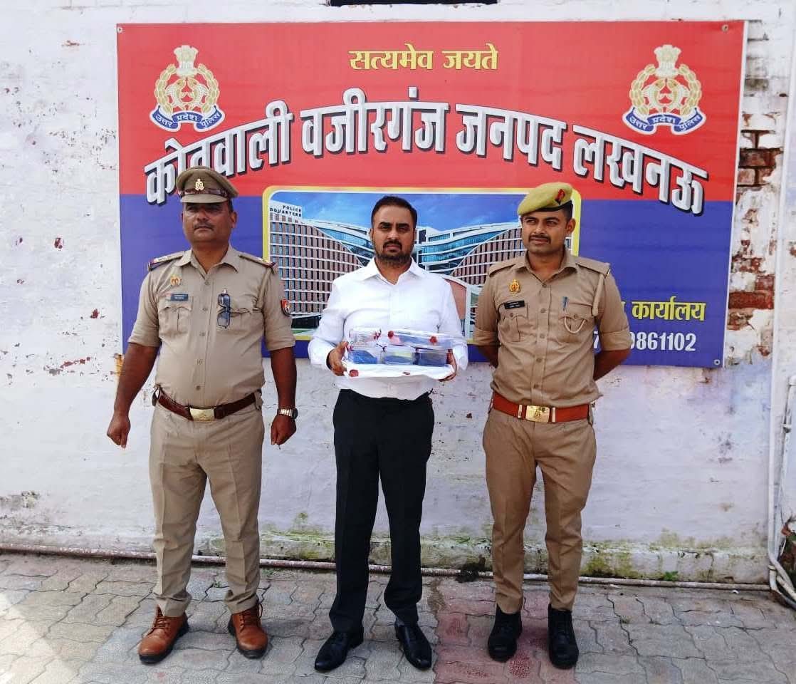 लखनऊ में फर्जी IAS अधिकारी गिरफ्तार, कई राज्यों में कर चुका था ठगी।