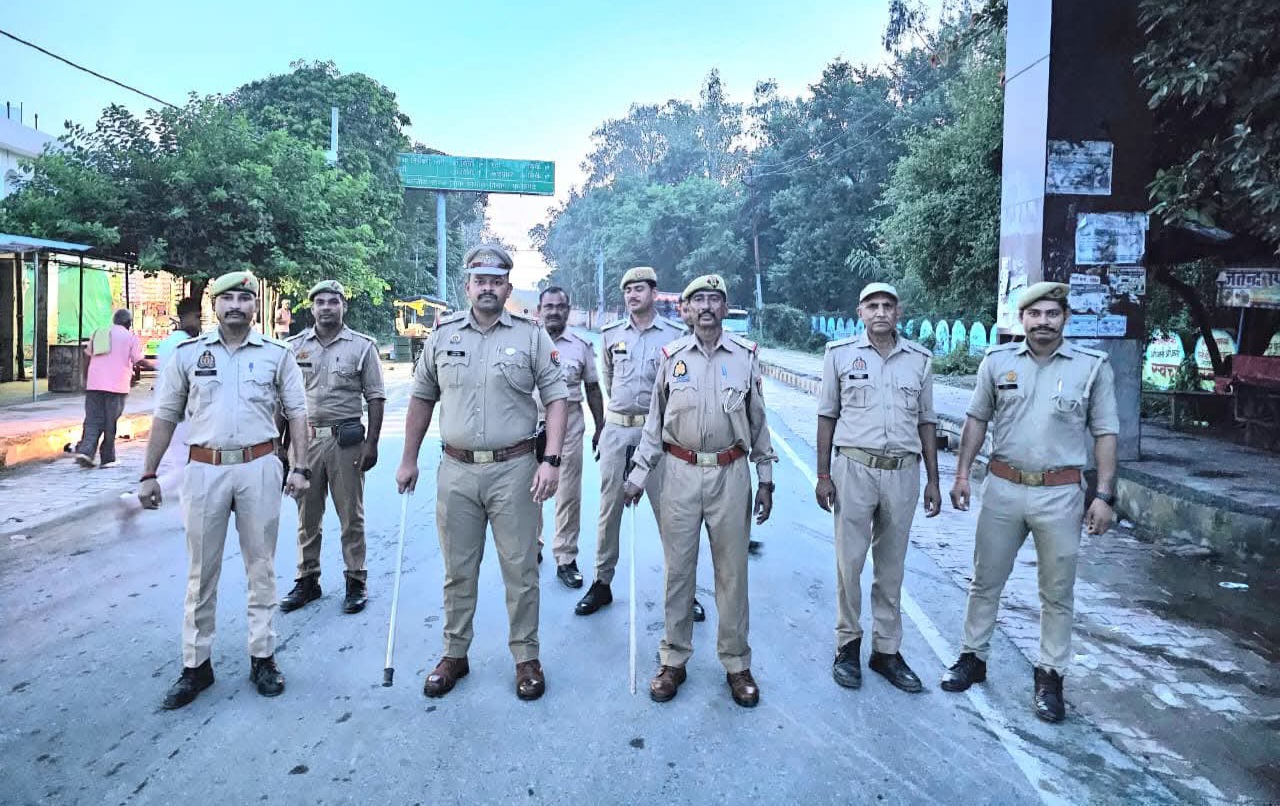 फर्रुखाबाद:मऊदरवाजा पुलिस ने किया पैदल गश्त, कानून-व्यवस्था बनाए रखने का प्रयास