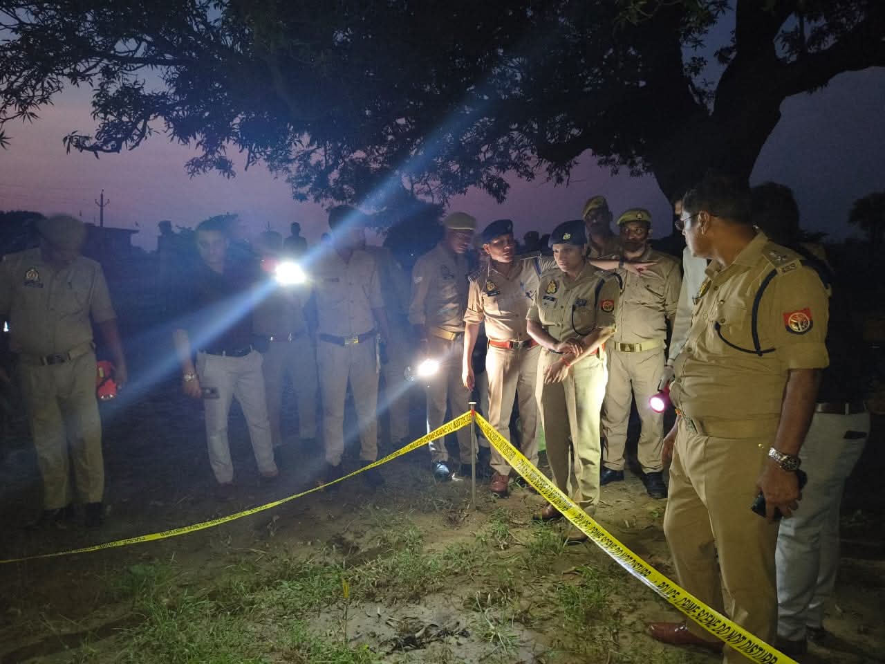 फर्रुखाबाद:पुलिस अधीक्षक आरती सिंह ने किया घटनास्थल का निरीक्षण, दिये आवश्यक दिशा-निर्देश