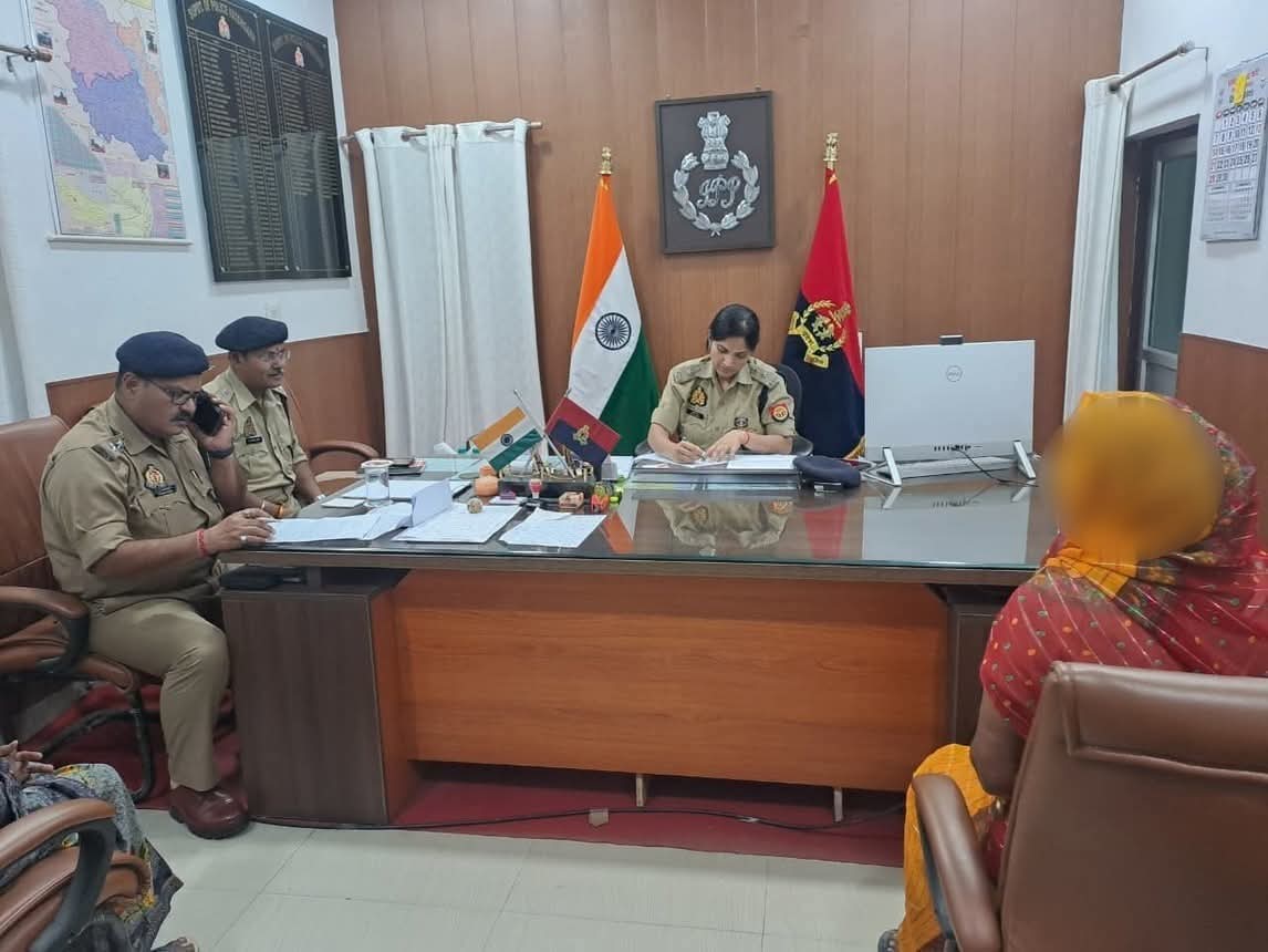 फर्रुखाबाद: पुलिस अधीक्षक ने गूगल मीट के माध्यम से की वर्चुअल जनसुनवाई।