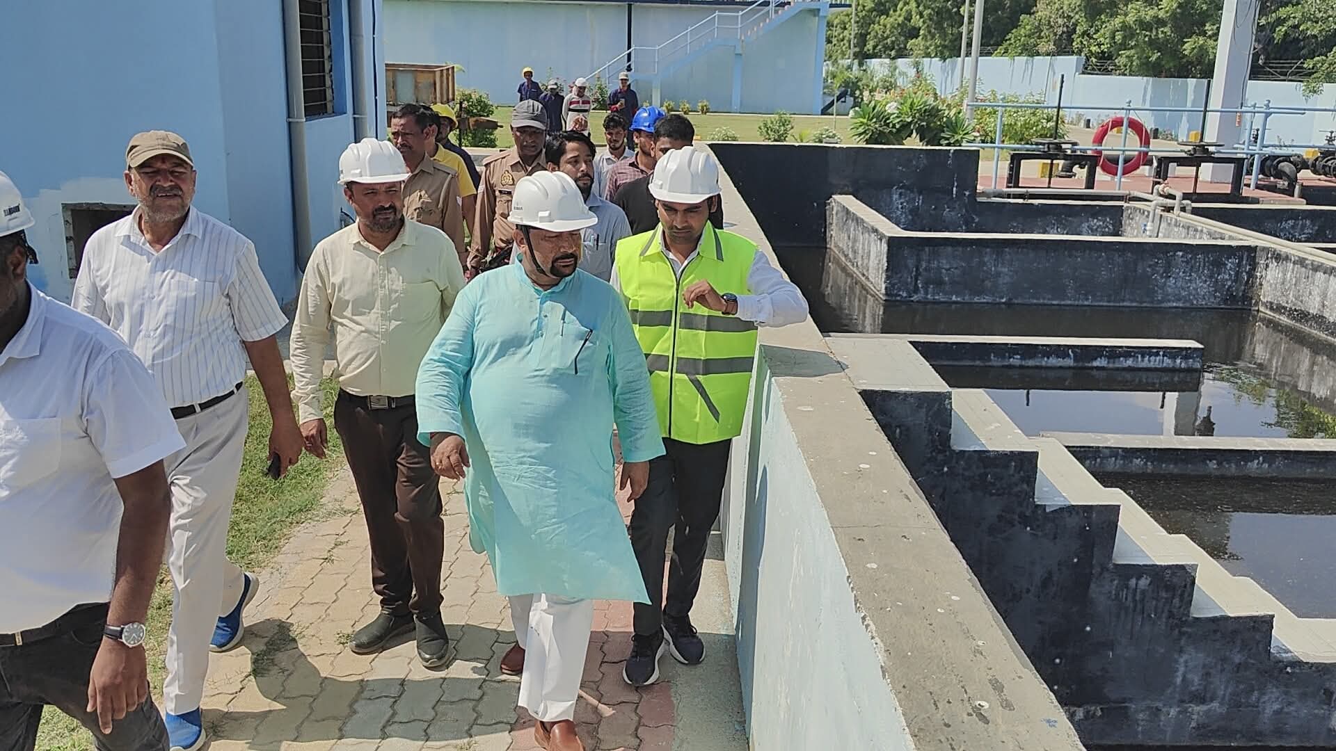फर्रुखाबाद में आधुनिक सीवेज ट्रीटमेंट प्लांट का निरीक्षण, स्वच्छ गंगा की दिशा में बड़ा कदम।
