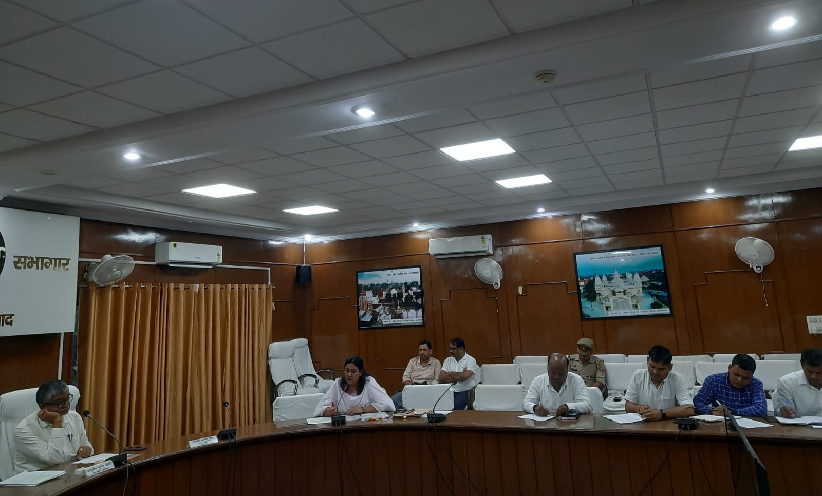 फर्रूखाबाद में बेड एंड ब्रेकफास्ट एवं होम स्टे नीति-2025 पर समीक्षा बैठक