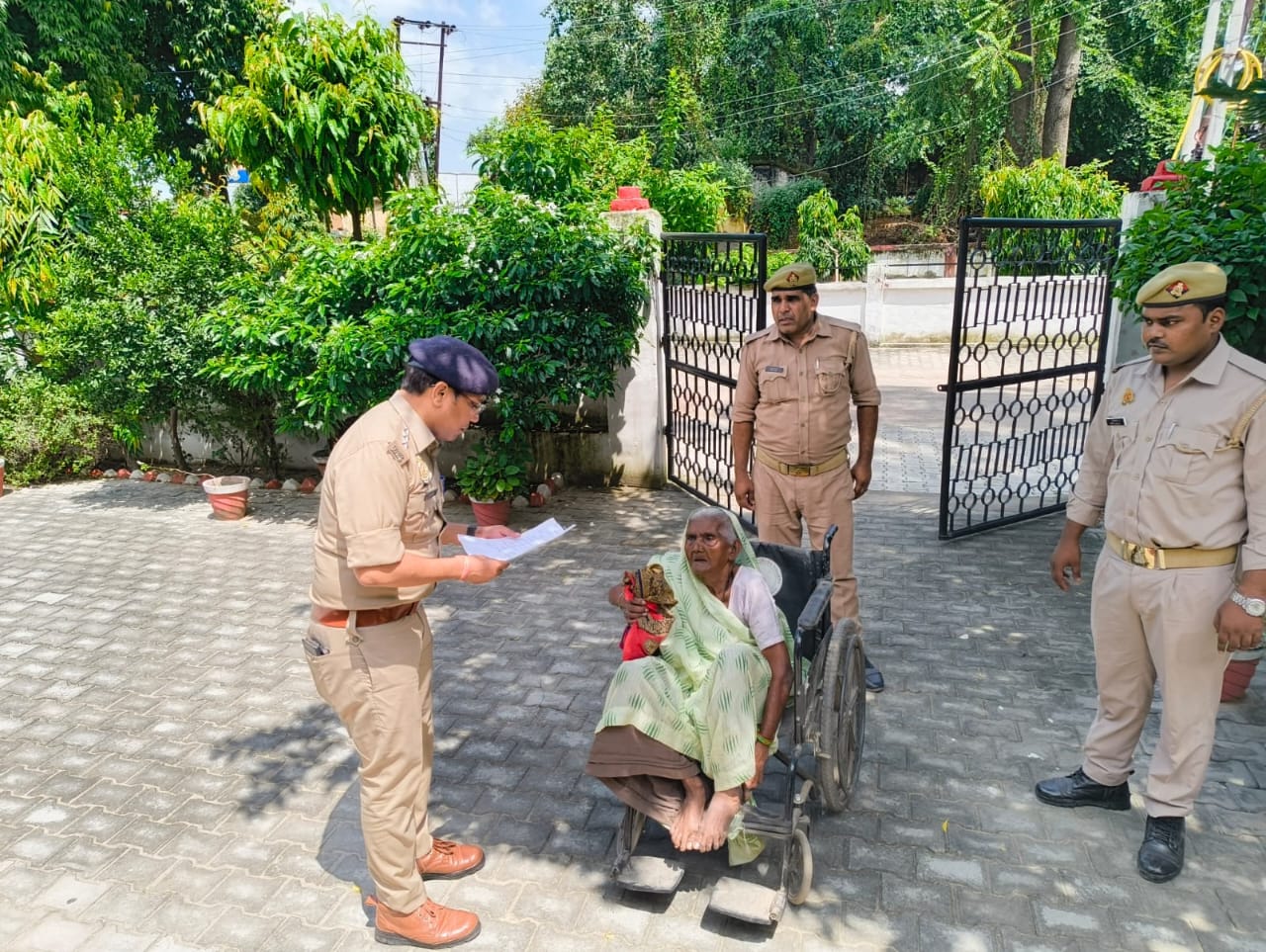 फर्रुखाबाद:नई व्यवस्था में बदलता स्वरूप: पुलिस बनी आमजन की सहारा