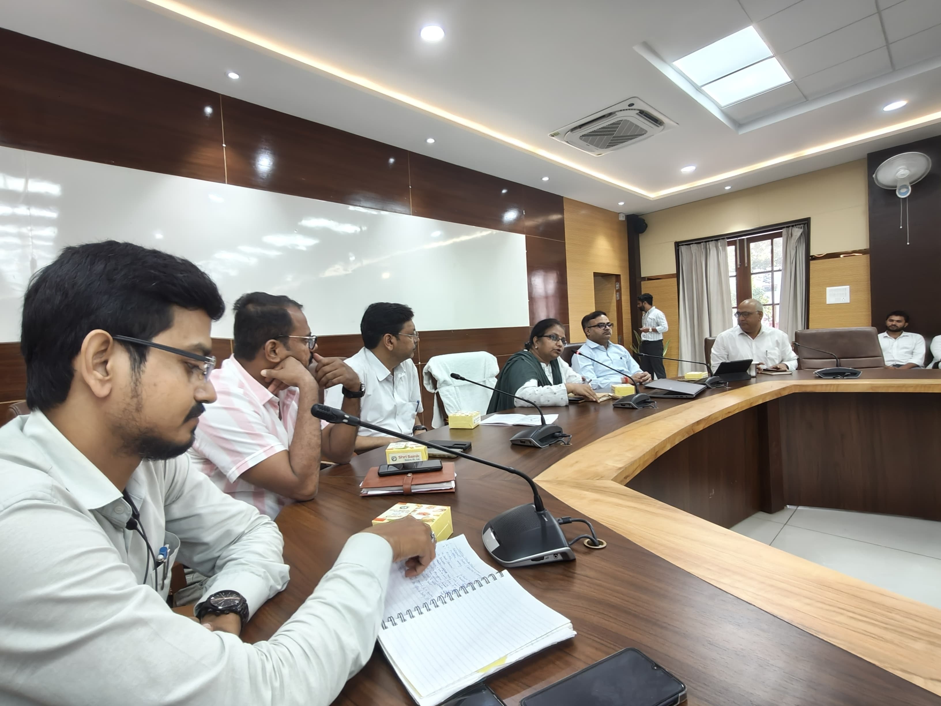 प्रयागराज : नवचयनित प्रशिक्षु लेखपालों के लिए सर्किट हाउस में विशेष प्रशिक्षण कार्यक्रम का किया गया आयोजन