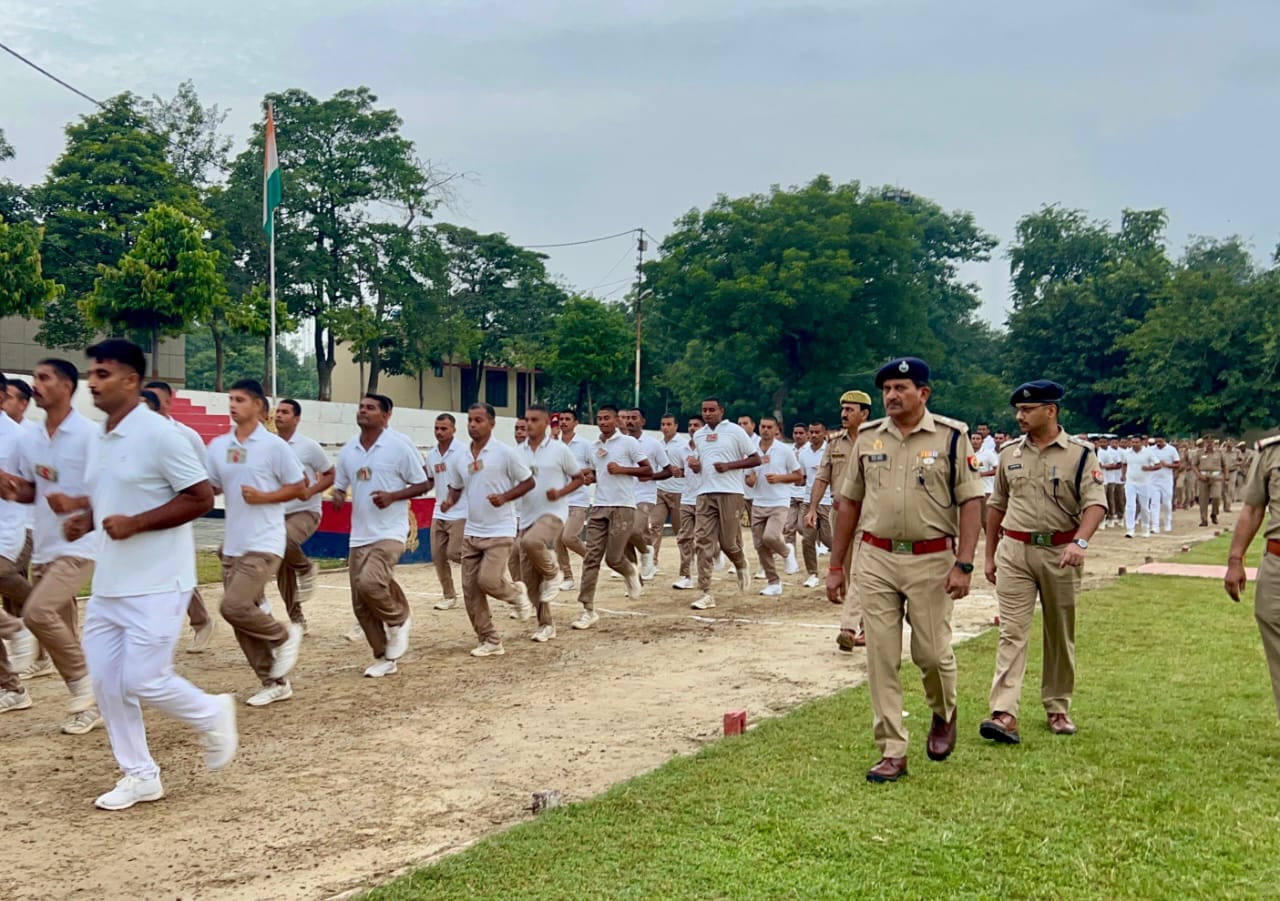 कन्नौज पुलिस अधीक्षक ने किया साप्ताहिक परेड व प्रशिक्षण कार्यक्रमों का निरीक्षण