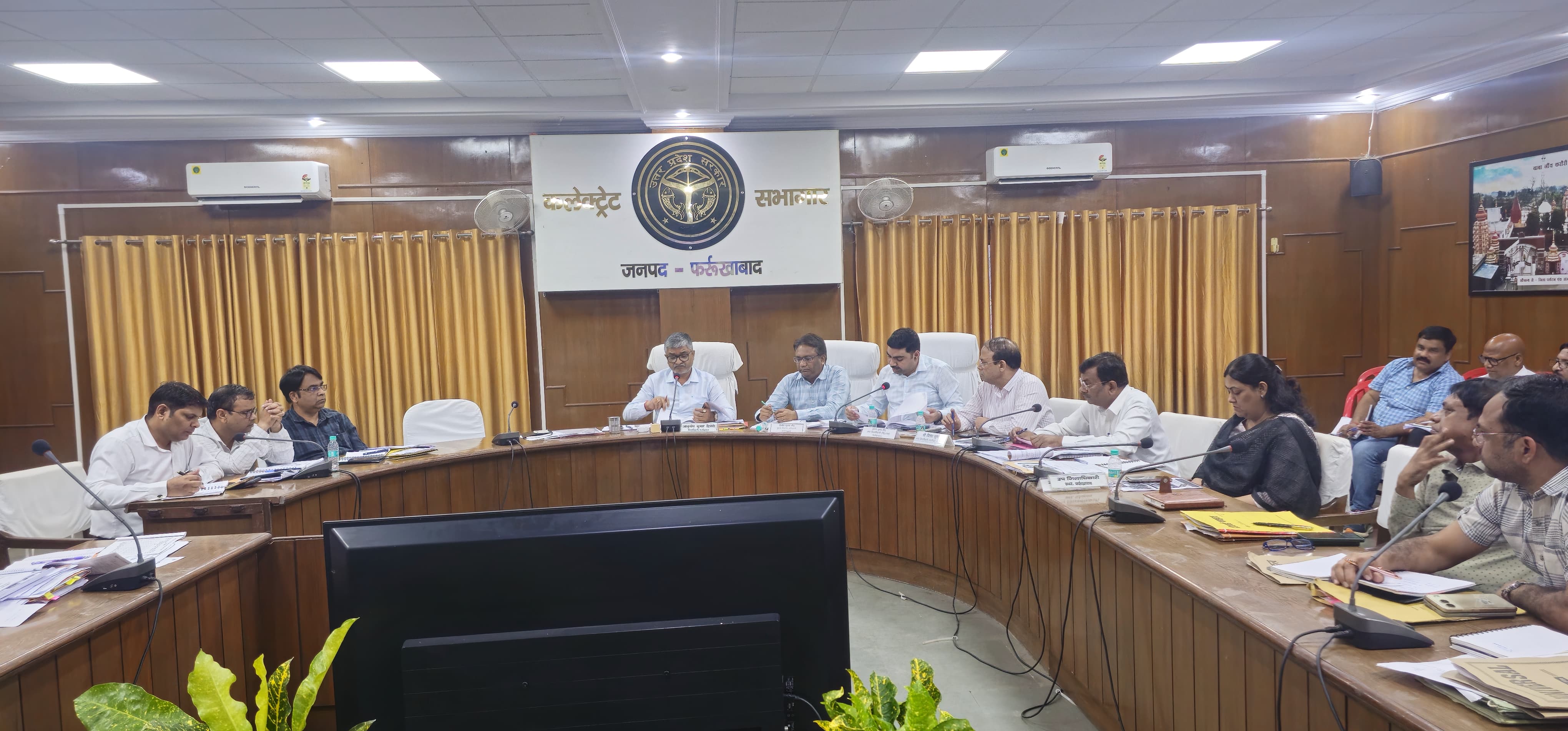 फर्रुखाबाद की सीएम डैशबोर्ड रैंकिंग 18 पर, कई विभागों का प्रदर्शन कमजोर।