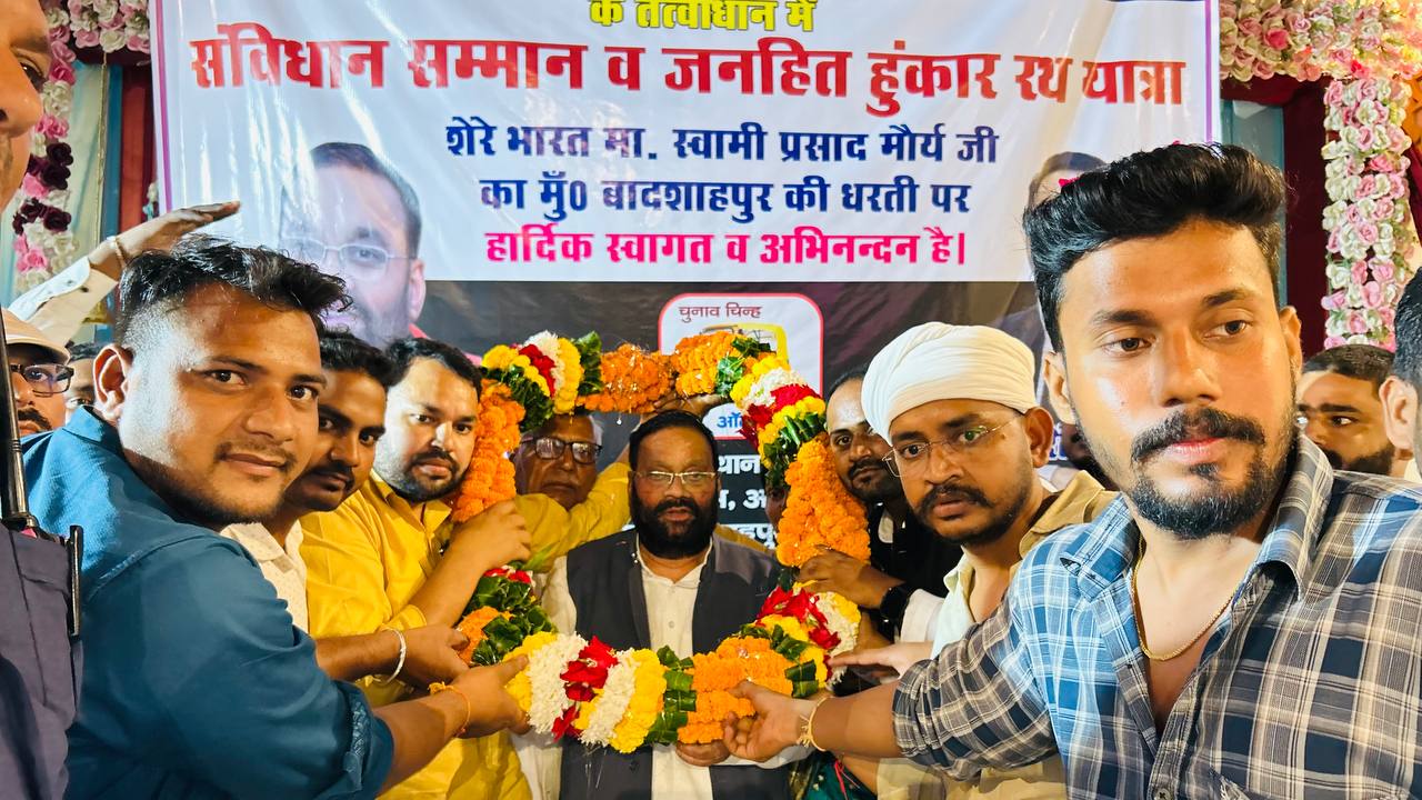 जौनपुर :स्वामी प्रसाद मौर्य का जौनपुर की धरती पर  नौजवान साथियों ने किया जोरदार स्वागत , बीजेपी की गलत नीतियों पर भड़के स्वामी प्रसाद