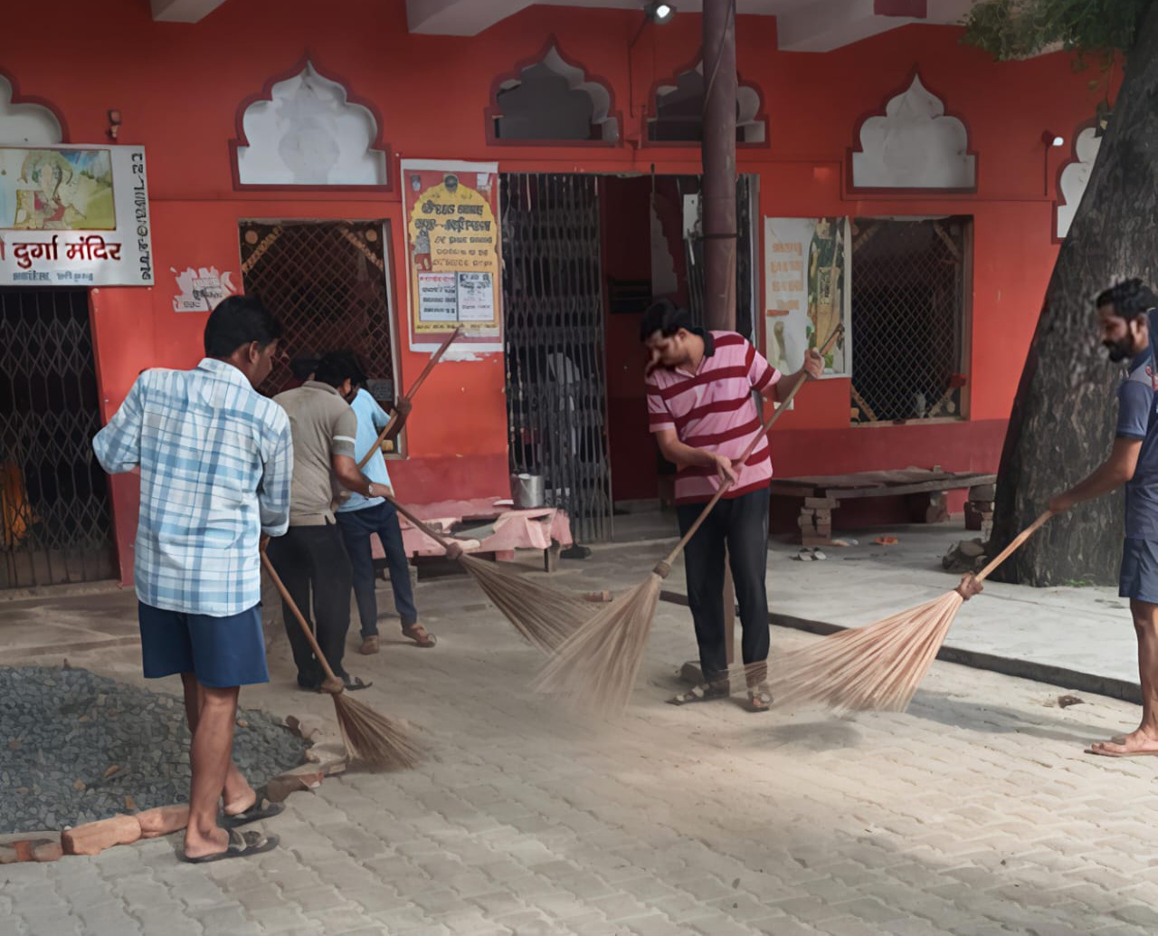 फर्रुखाबाद:मोदी जी के जन्मदिवस पर भाजपा युवा मोर्चा ने चलाया स्वच्छता अभियान