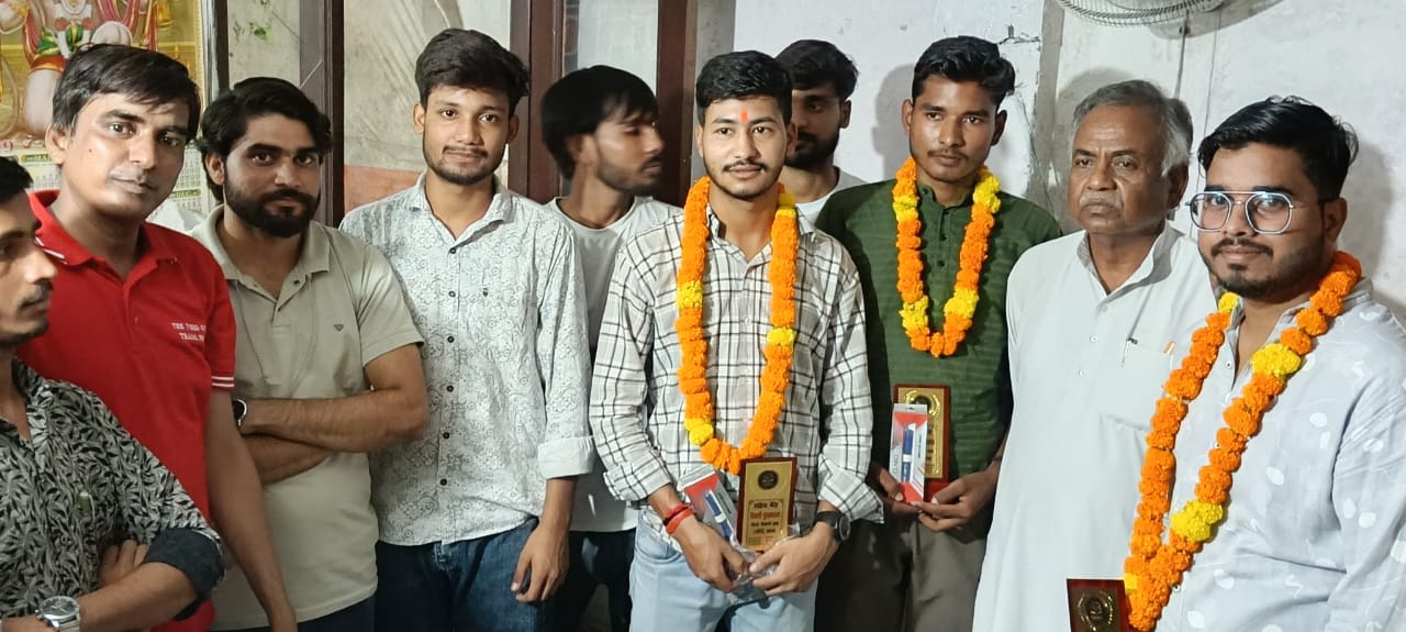 लखीमपुर खीरी : विद्यार्थी पुस्तकालय ने सरकारी नौकरी पाने वाले छात्र/छात्राओं को किया सम्मानित