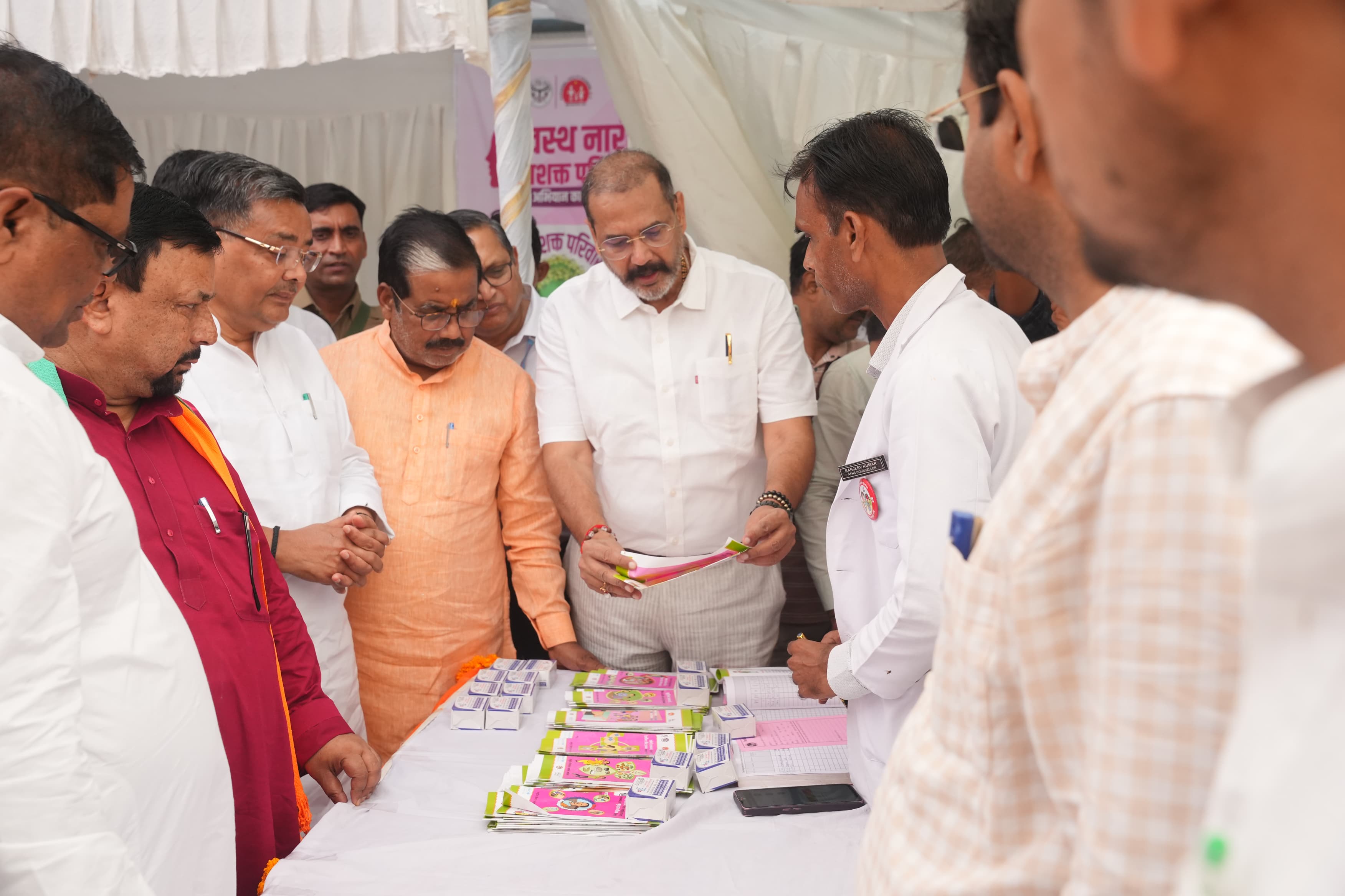 फर्रुखाबाद:प्रधानमंत्री जन्मदिवस पर सेवा पखवाड़ा : मंत्री जयवीर सिंह ने किया स्वास्थ्य शिविर व पोषण माह का शुभारंभ