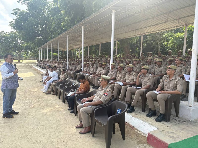 फर्रुखाबाद:फतेहगढ़ में पुलिस प्रशिक्षु आरक्षियों के लिए साइबर सुरक्षा कार्यशाला आयोजित।
